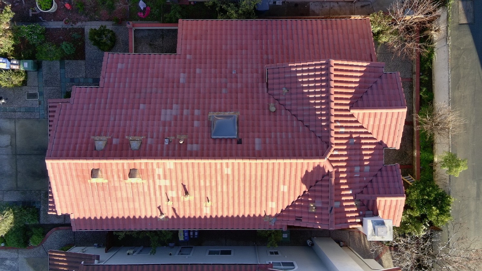 After — Milpitas townhouse S-tile roof clean, natural tile color restored